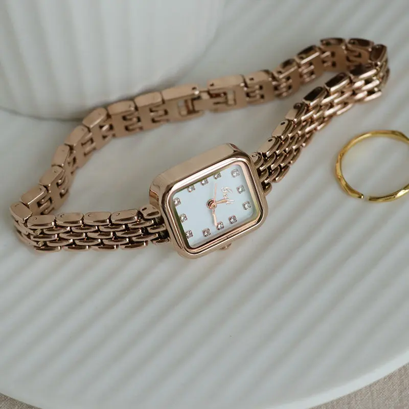 Exquisite Women'S Wristwatch, A Small-Dial Chain Watch For Female Students, A Simple, Elegant, And Compact Ladies' Watch.