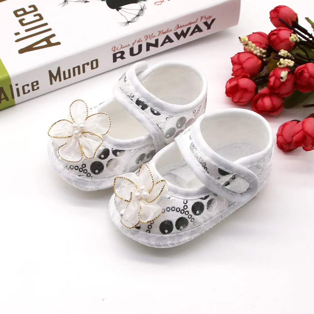 New spring and autumn newborn small flower flat dress shoes baby soft bottom non-slip pearl flower shoes baby princess shoes