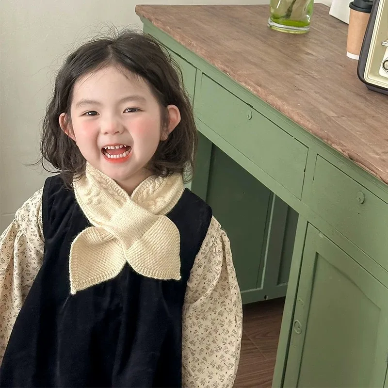 وشاح أطفال على الطراز الكوري بسيط بلون سادة ورقبة متقاطعة دافئة وناعمة للأطفال الرضع في الهواء الطلق ملابس خارجية سهلة المطابقة