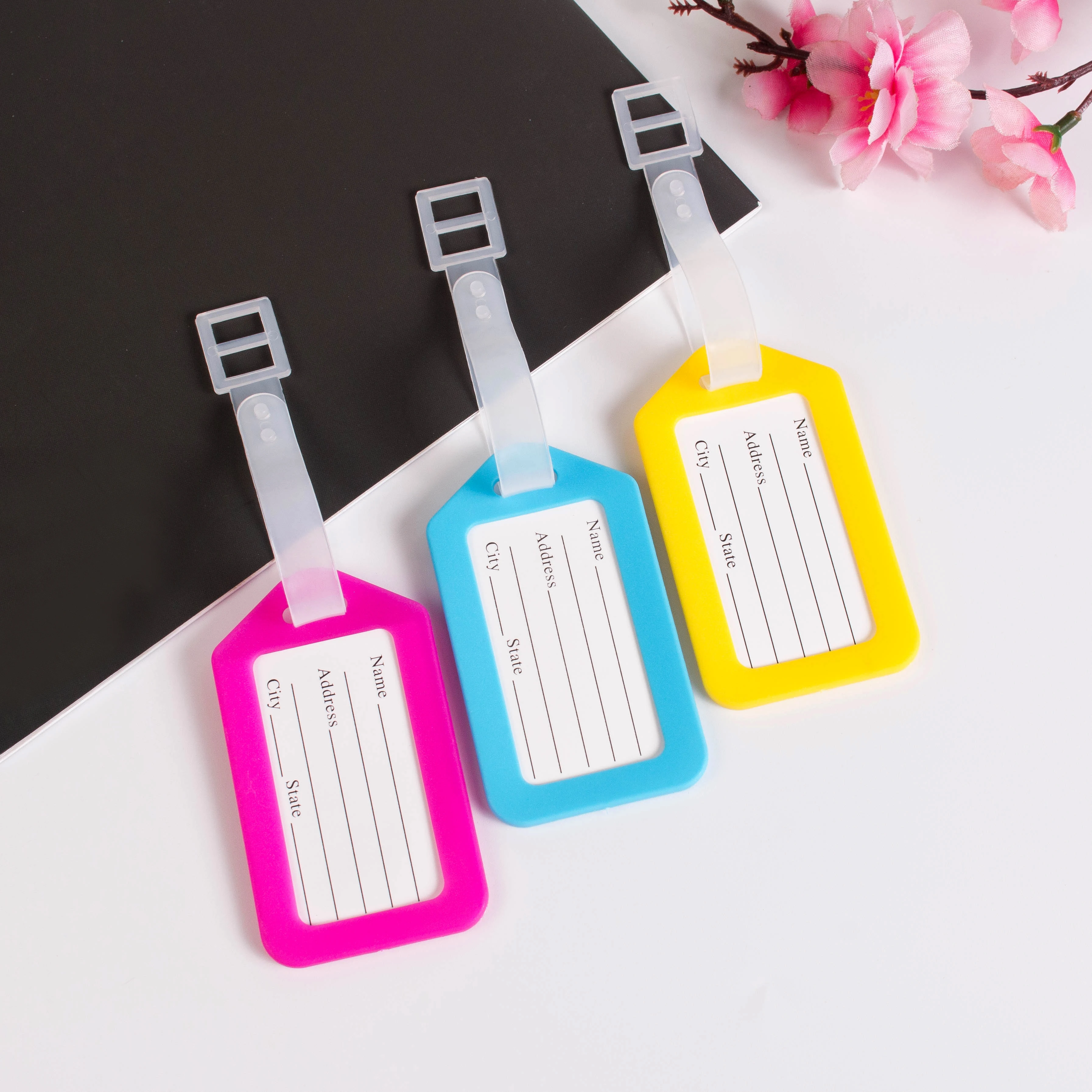 علامة الأمتعة الجلدية PP مع نافذة الاسم، بطاقة تسمية حقيبة حمل متعددة الألوان لتحديد الهوية في الصعود