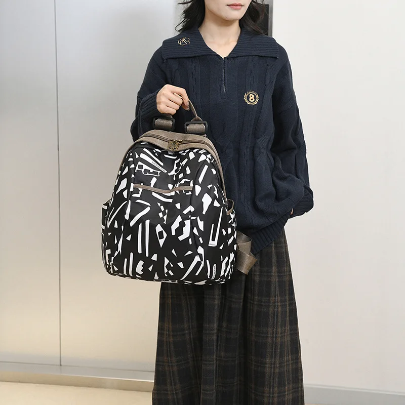 Ransel Santai untuk Wanita Tas Bahu Ransel Perjalanan Modis Tas Sekolah Ringan Serbaguna Tas Desainer Mochila