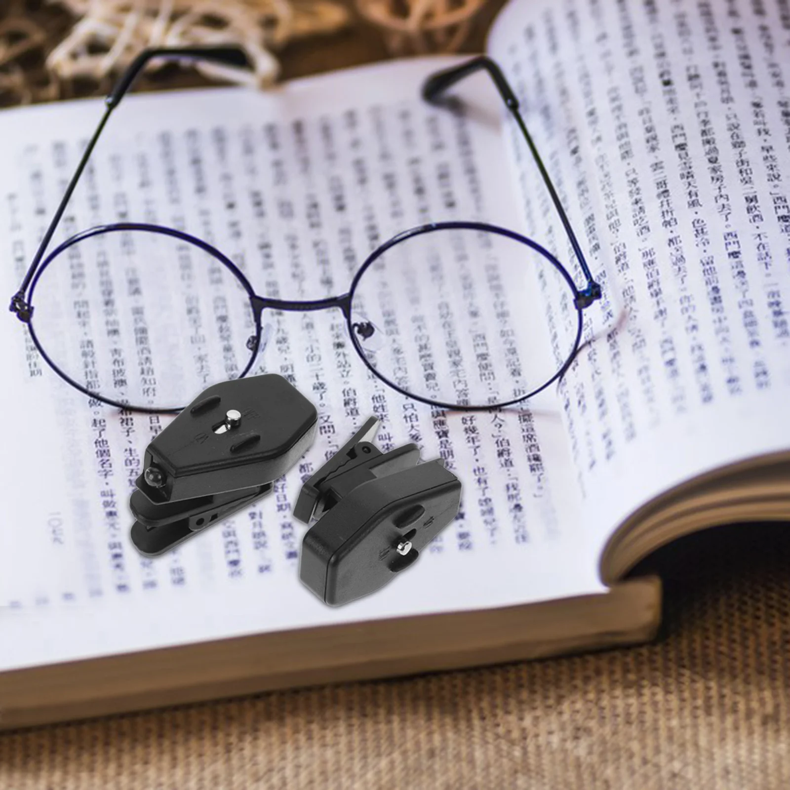 

2Pcs Plastic LED Eyeglass Clip Light Small Lightweight Portable Book Light for Night Reading Craft Hobby Eyeglass LED Clip
