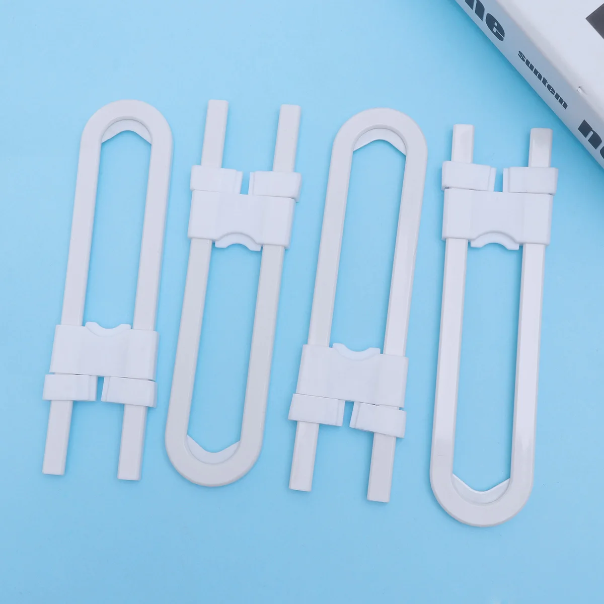 قفل خزانة على شكل حرف U، مزلاج أمان للأطفال للأبواب، قفل خزانة قابل للتعديل، عازل للأطفال، لا حاجة إلى أدوات، مجموعة مريحة مكونة من 4 قطع