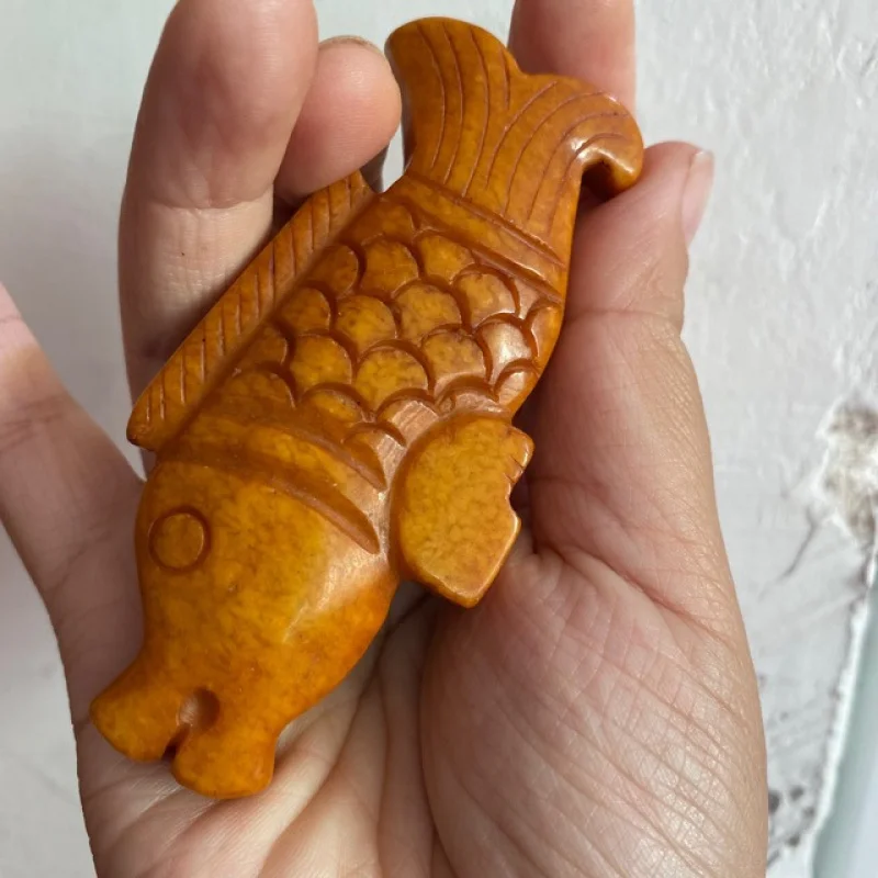 

Антикварные военные штаты династии Мин Цин, высокий древний нефрит, старый нефрит Сюююй, антикварная нефрит, резьба по нефриту, дисплей, нефритовая табличка, рыба