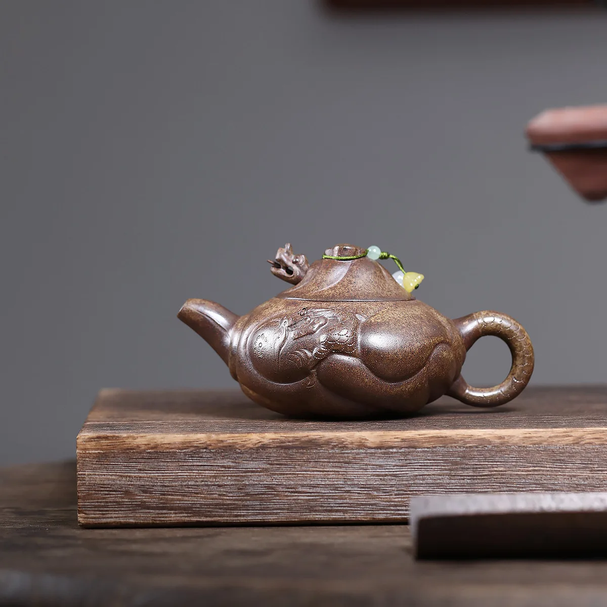 

Handmade Yixing Purple Clay Pot Famous Ore Agarwood Mud High Temperature Firewood Burning Golden Scale Fish 290c