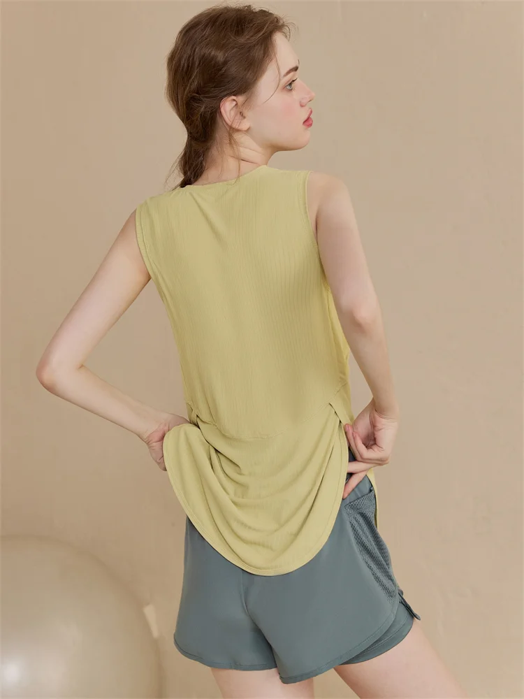 เสื้อกีฬาผู้หญิงทรงหลวม แห้งเร็ว เหมาะสำหรับวิ่ง ฟิตเนส โยคะ ดีไซน์เปิดด้านข้าง แฟชั่นฤดูร้อน สวมใส่สบาย ทรงกลม