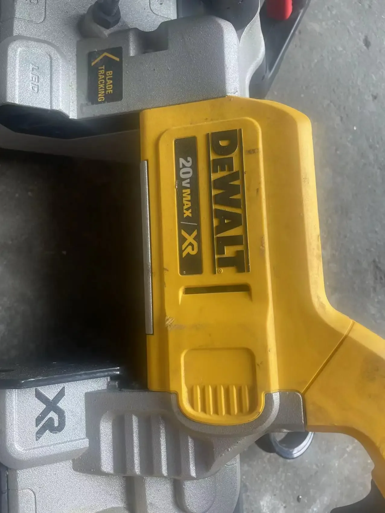 DEWALT DCS374B 20V MAX* 5