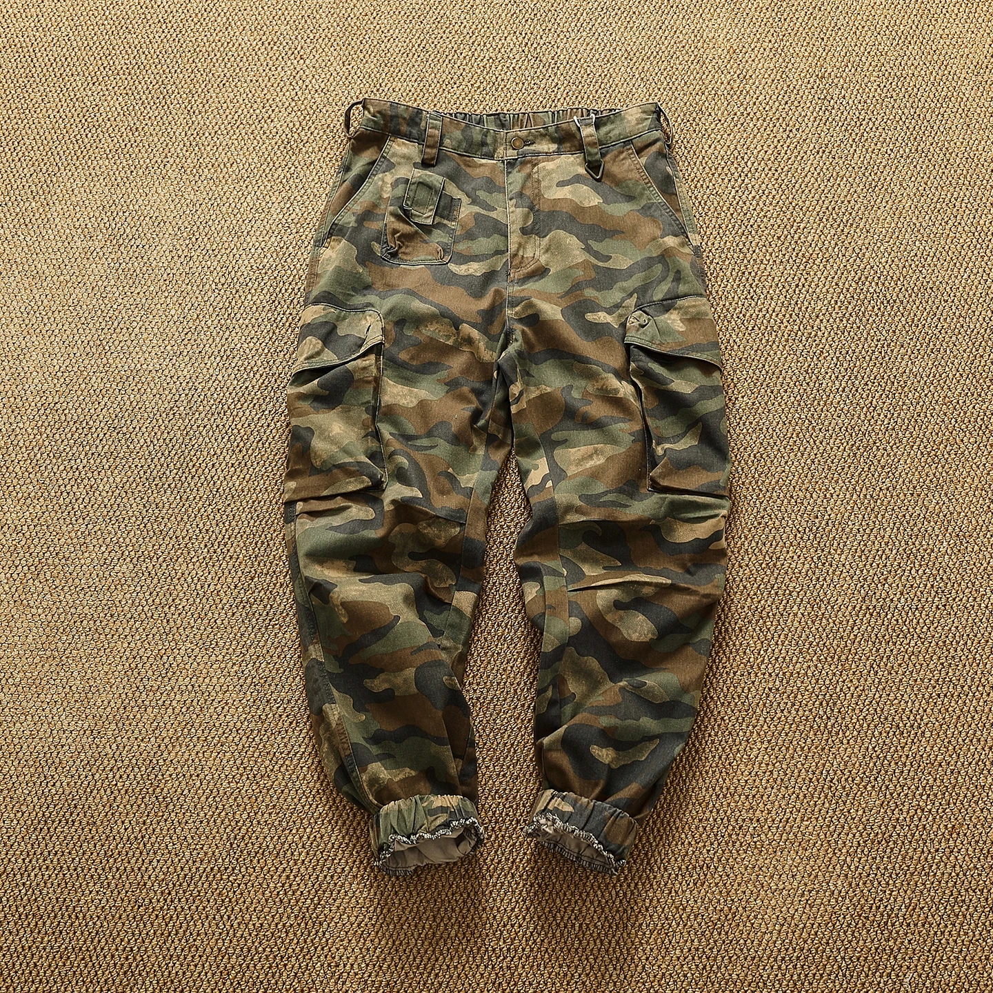 

Американские камуфляжные рабочие брюки High Street, мужские свободные брюки с манжетами, модный бренд, универсальные персонализированные мужские повседневные мульти-...