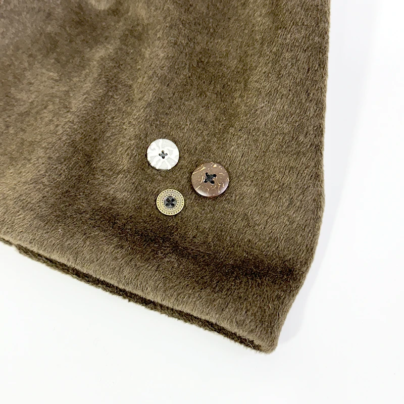 قبعة شتوية منسوجة مكتنزة بأزرار صوفية للنساء قبعة الطقس البارد غطاء رأس ناعم سميك (أسود/رمادي/بني) أغطية الرأس