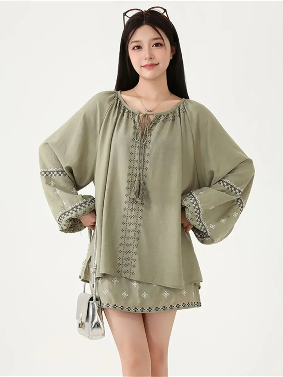 

Women's Vintage Ethnic Loose Blouse O-neck Long Lantern Sleeve Lace-Up Casual Embroidery Top for Autumn Fashion