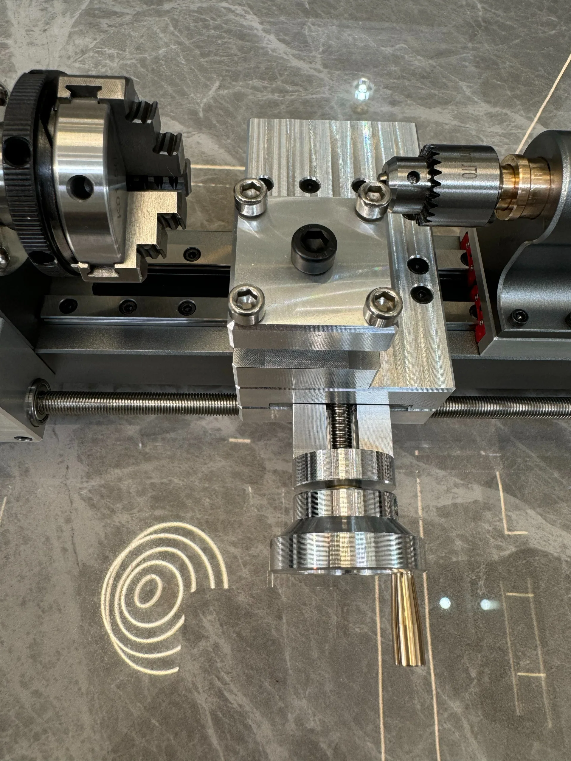 Mini Lathe for DIY Projects - Compact Benchtop Lathe with Variable Speed for Wood/Metal Small Workpieces