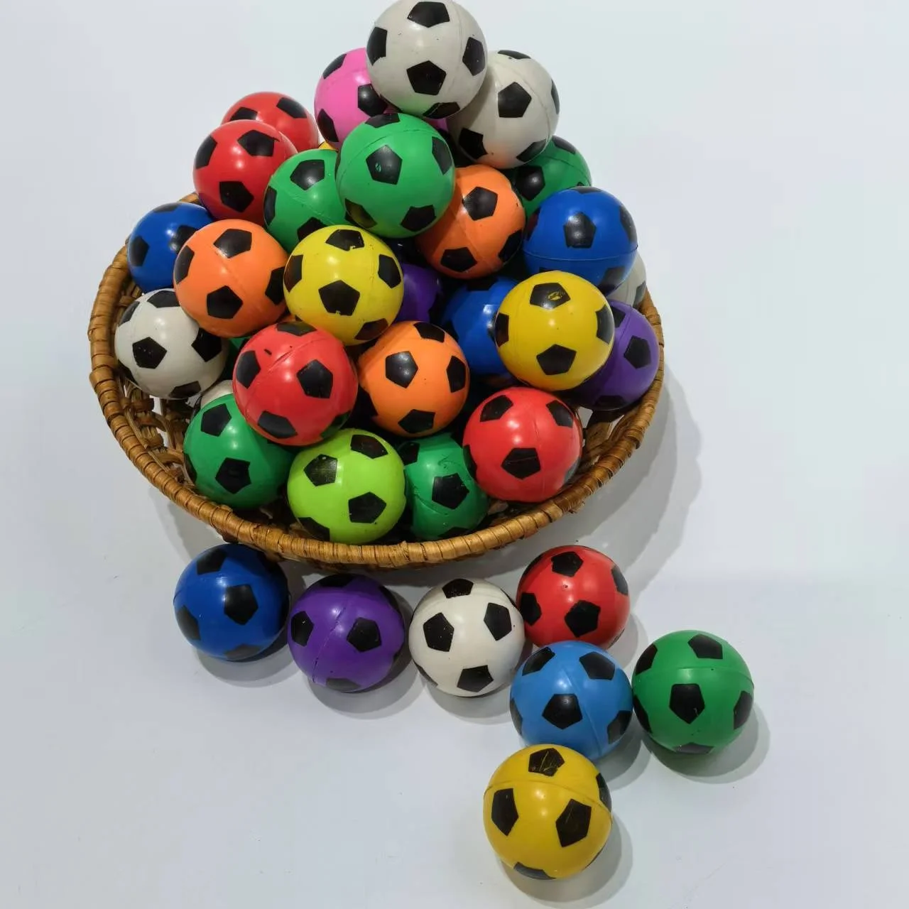 6 قطعة 30 مللي متر البطيخ كرة القدم النمذجة كرة نطاطة اللون مرونة صغيرة محاكاة كرة نطاطة في الهواء الطلق الوالدين والطفل ألعاب رياضية ﻿