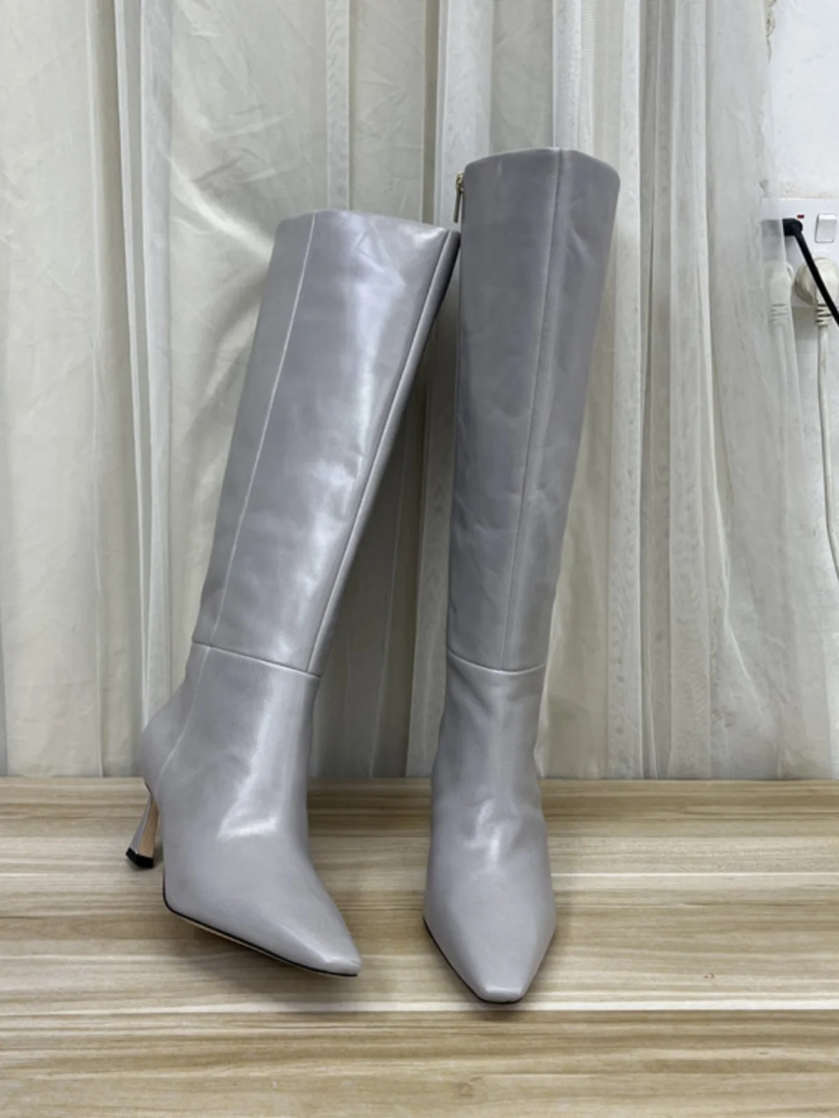 

Новые модные кожаные женские сапоги на высоком каблуке с застежкой-молнией, заостренным носком и каблуком-рюмкой, универсальные ботильоны до щиколотки