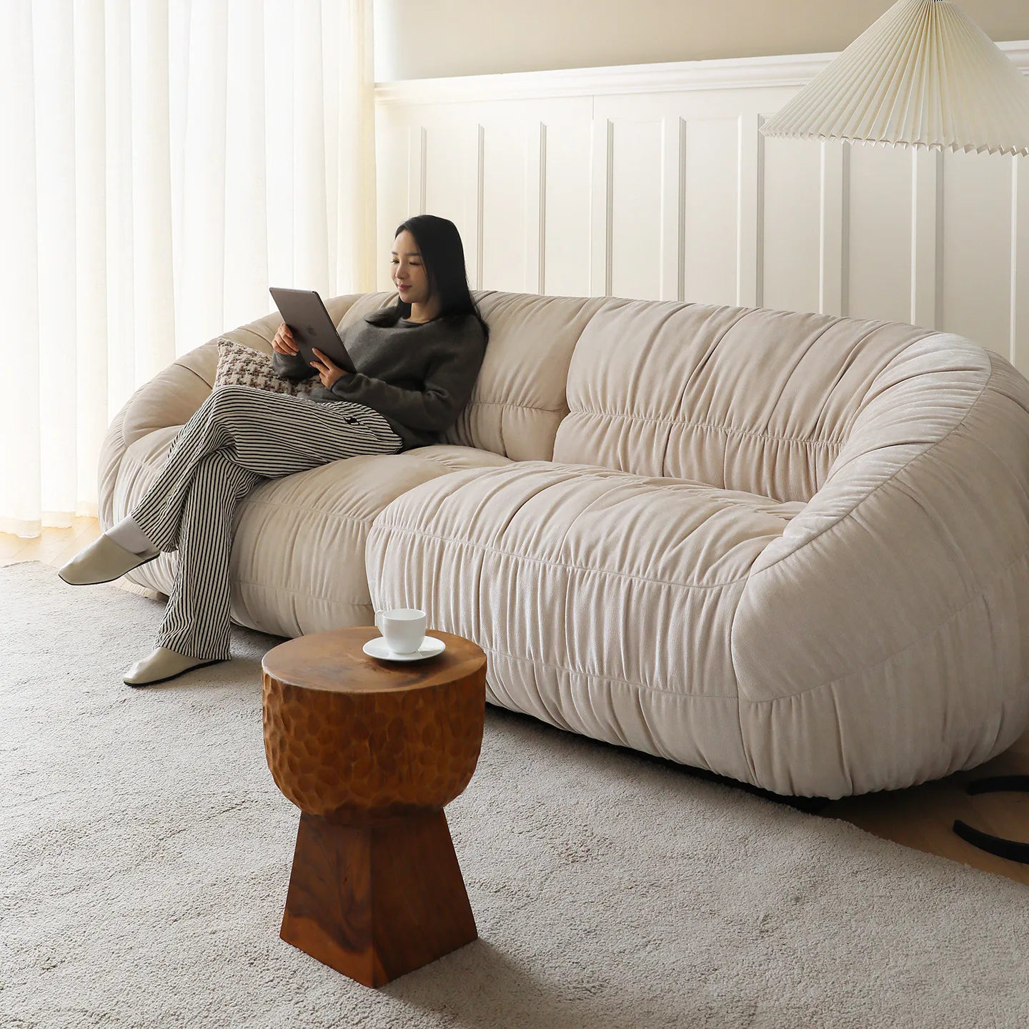 Medieval wabi-sabi wind shell pleated fabric sofa designer medium and small apartment high backrest straight row three-person