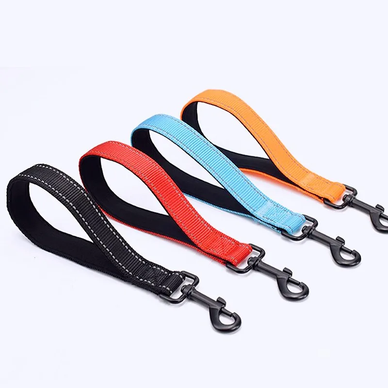 Dog Leash Short Dogs Leash 25cm Nylon Reflective Leashes for Dog Walking Comfortable Handle Short Dogs Leashes Nylon Pet Chain