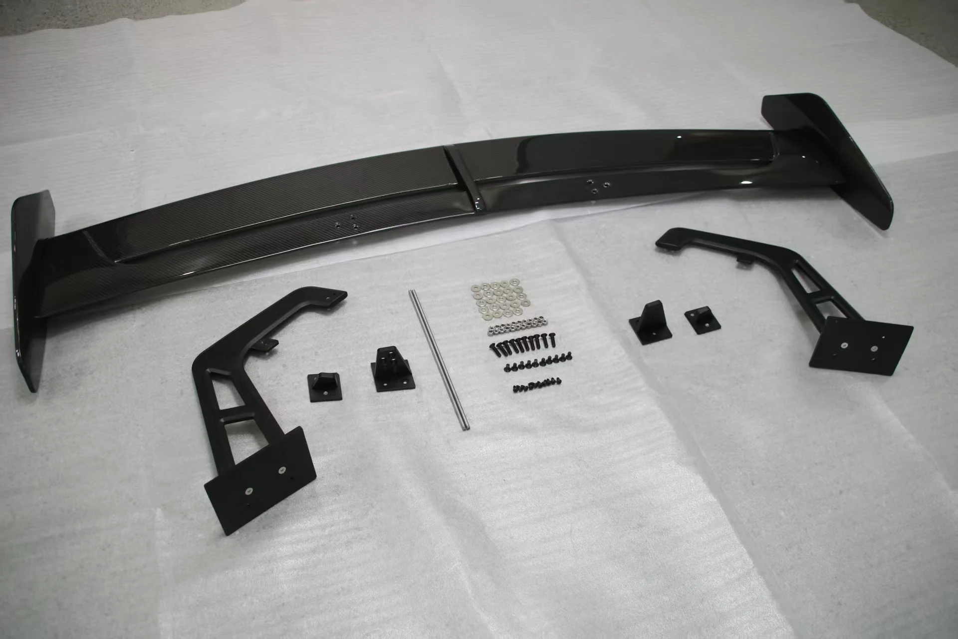 High Quality Rstyle Dry Carbon Fiber Rear Wing  for Lotus Emira Dry Carbon Fiber Rear Trunk Spoiler Perfect Fitment