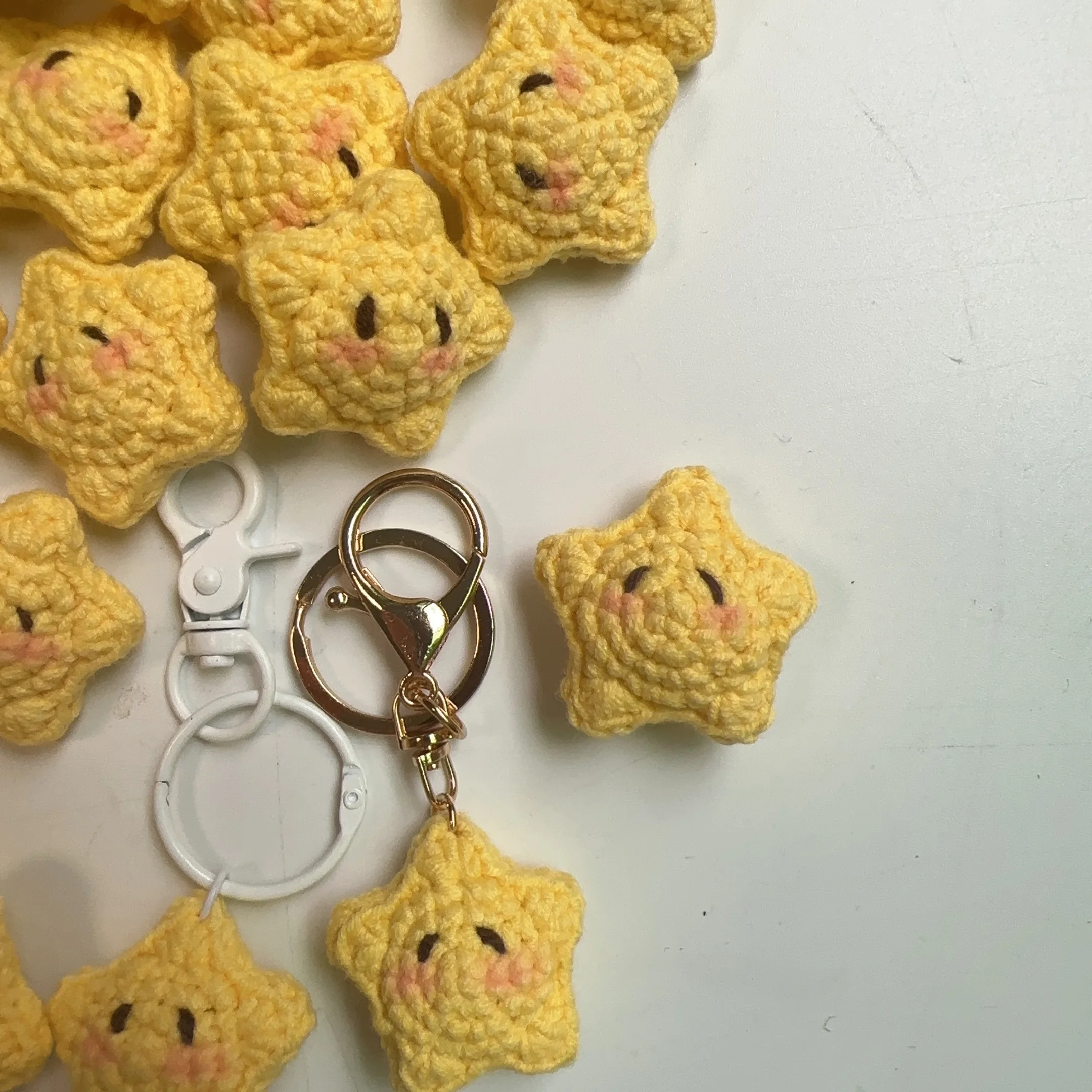 5pcs 4cm Mini Cute Shy Star Knitted Keychain Handmade Crochet Pendant Car Bag Mobile Phone Gift Wholesale Clothing Decoration