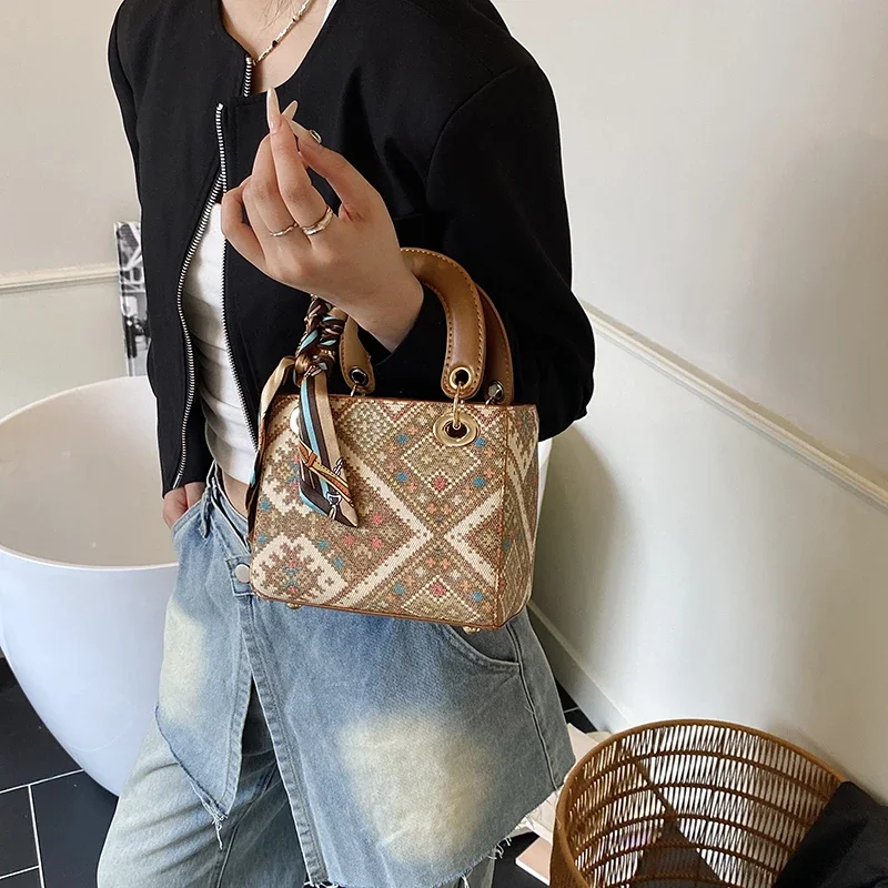 

Classic High-End Luxury Fashionable Bag For Women Featuring Letter Logo Leather And Vintage Style