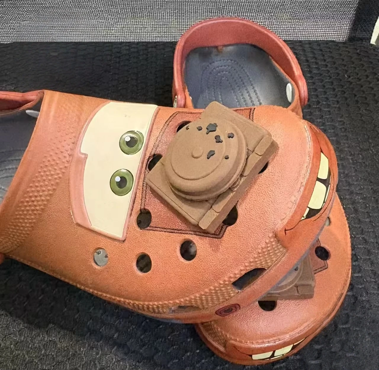 Moda Eva verano dibujos animados coche tema divertido Mater antideslizante transpirable ligero zapatos de playa sandalias zapatillas sorpresa regalo novedoso