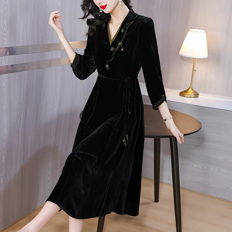 2023 Silk Velvet Flower Embroidered Long Sleeve Dress for Women's Dark Green Vintage Loose Size Mom's Slim Knee Length Dress