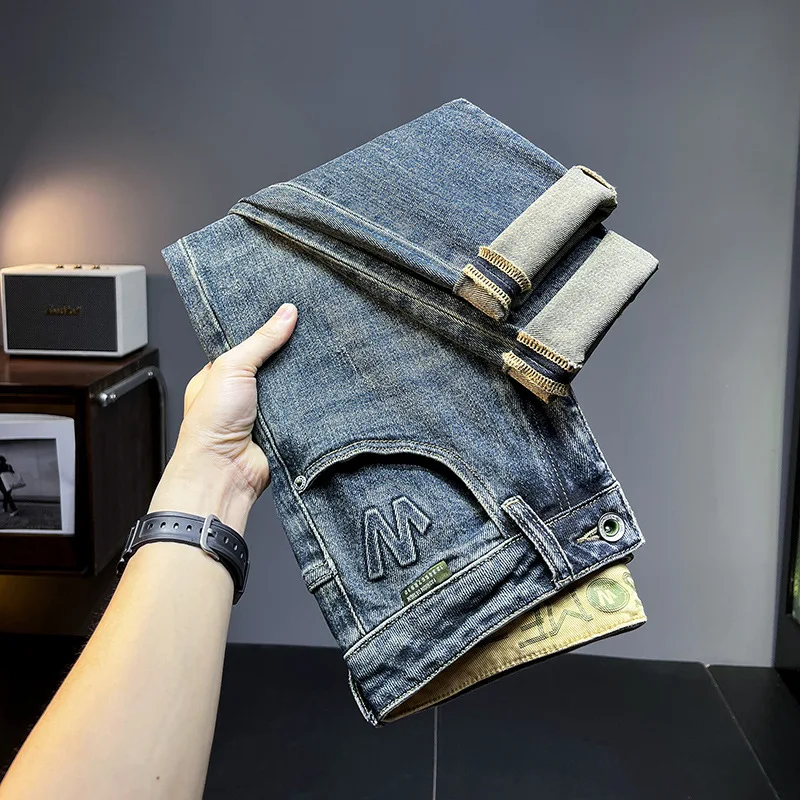 Celana jeans musim gugur dan musim dingin untuk pria, celana panjang tebal slim-fit melar kasual trendi jalanan kelas atas modis baru 2024