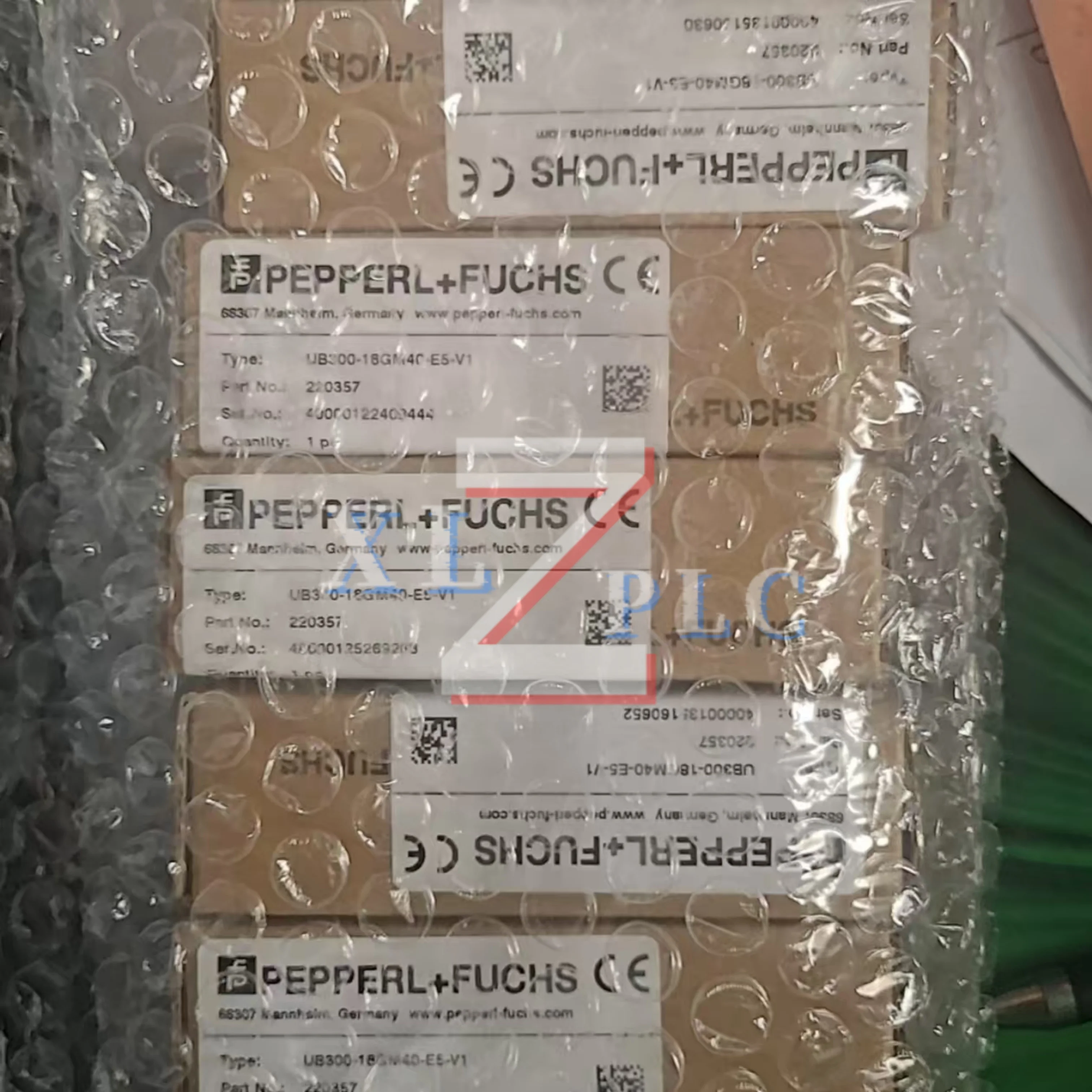 Neu im Karton UB300-18GM40A-U-V1 UB300-18GM40-E5-V1 UB4000-30GM-E5-V15 Ultraschallsensor