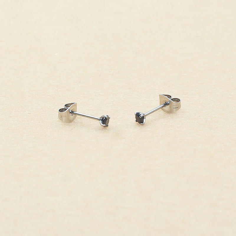 Edelstahl-Ohrringe mit 3mm Schwarzen AAA-Zirkonia Minimalistische Ohrstecker für Damen Luxus-Nadel-Design 0,8mm – Detail 1