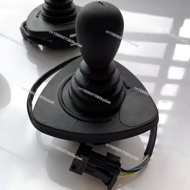 

Электрический контроллер вилочного погрузчика, центральный джойстик, поперечный рычаг управления для вилочного погрузчика Linde 7919040041 7919040041 Ф