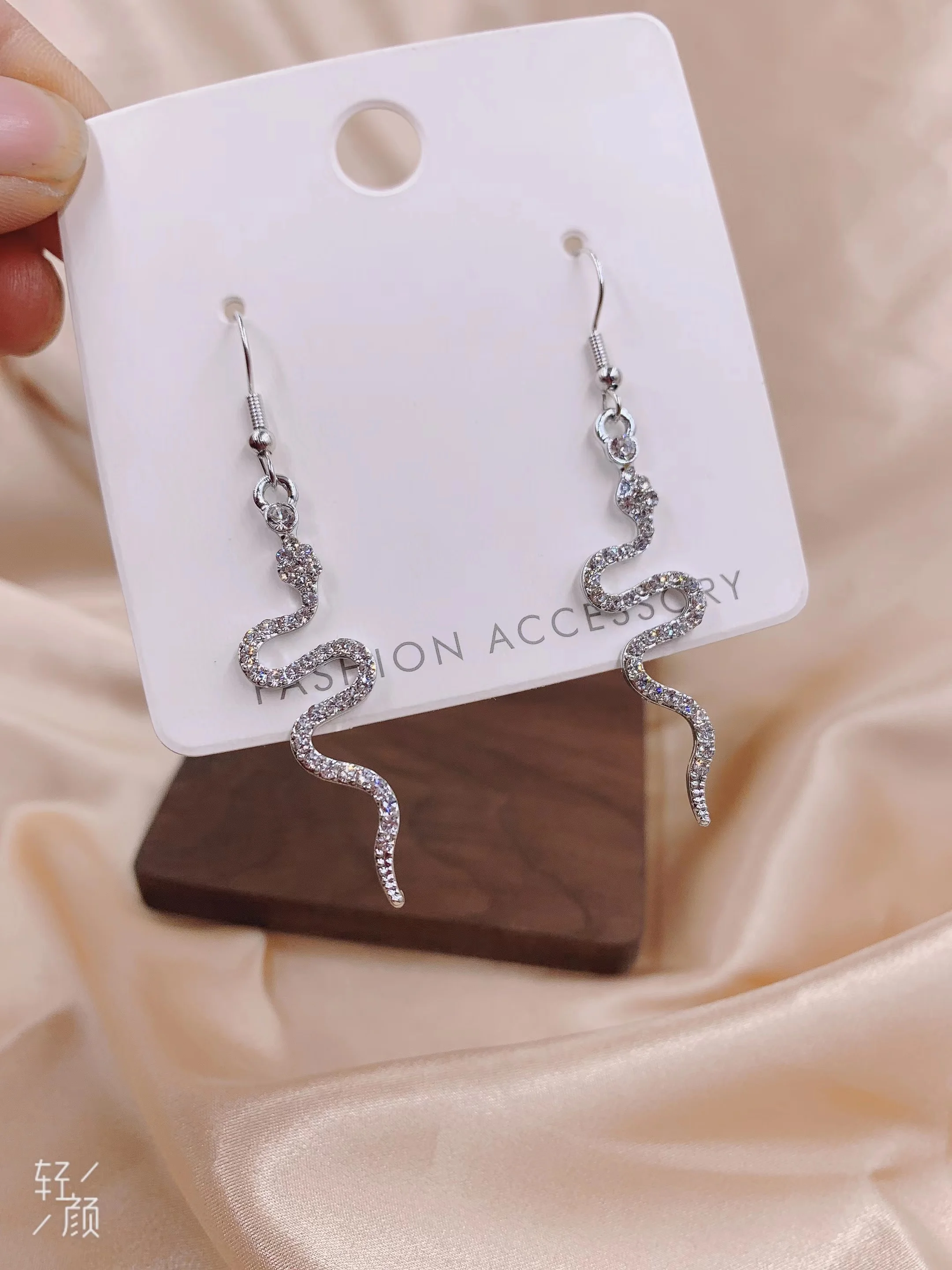 Pendientes colgantes con forma de serpiente, joyería para mujer y niña, regalos de amistad, novedad