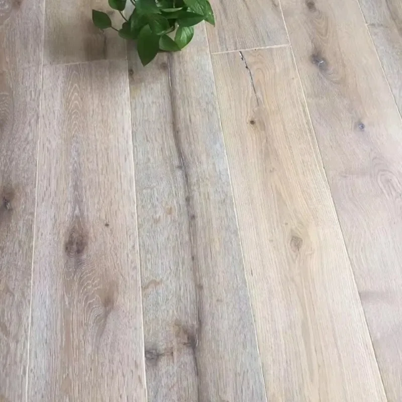 Customized size Modern Waterproof Oak Hardwood Engineered Flooring Smooth Design Brushed Finish Easy Click Installation for Indo