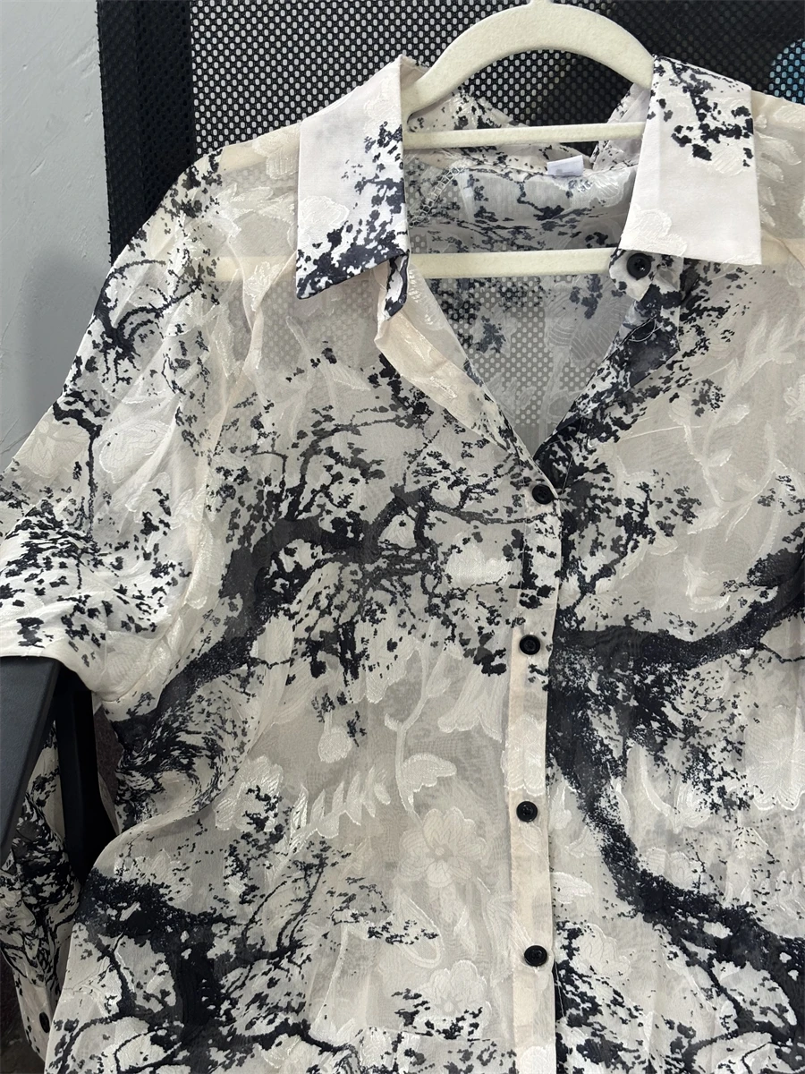 Modische, leichte Hemden für Damen, Blumenmuster, Knopfleiste, Bluse mit Puffärmeln, Spitzenspleißen für den täglichen Sommer, Bürokleidung