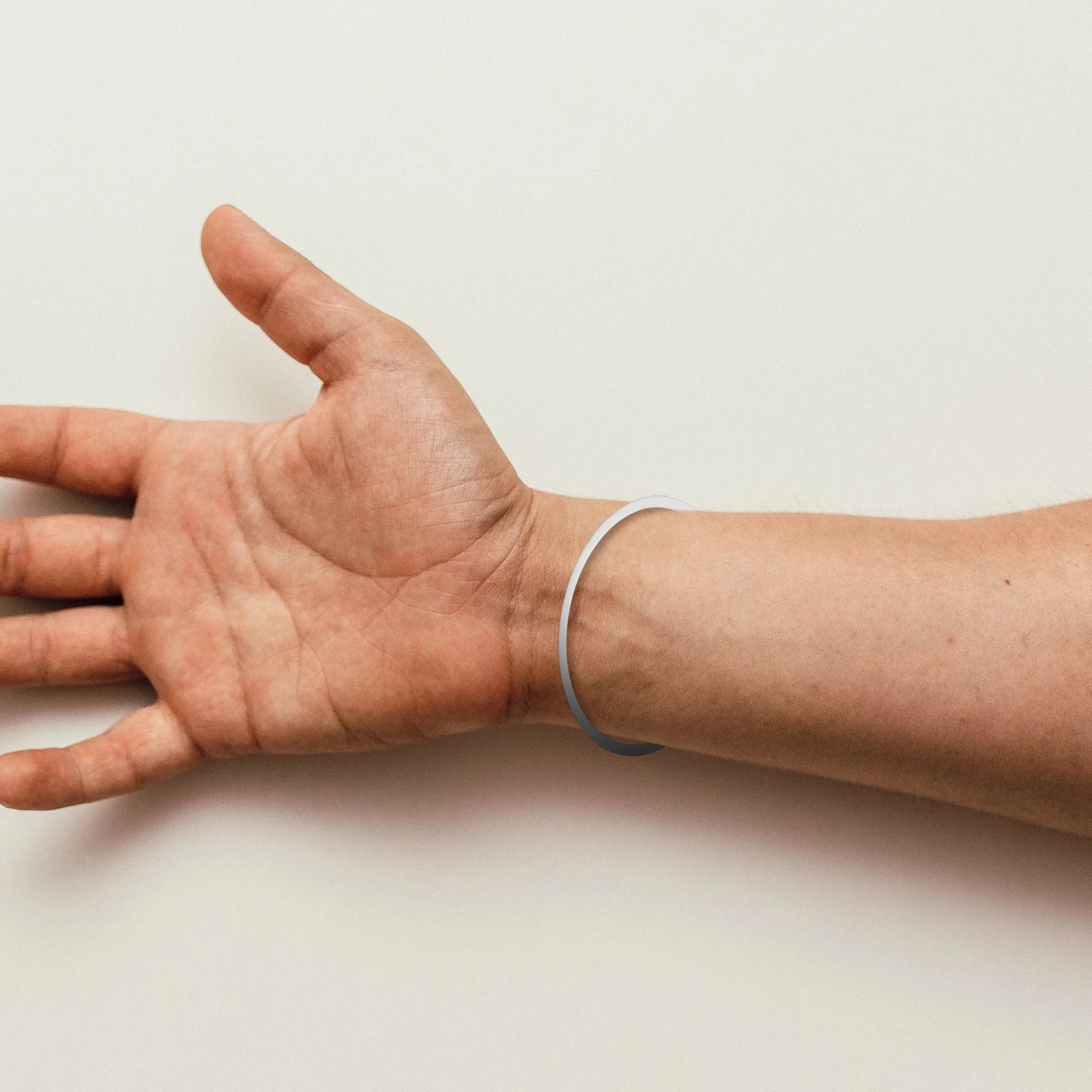 

12Pcs Assorted Candy Color Silicone Bracelets Smooth Non-Deforming Bangle Bracelets for Daily Use Outdoor Activities Team Events