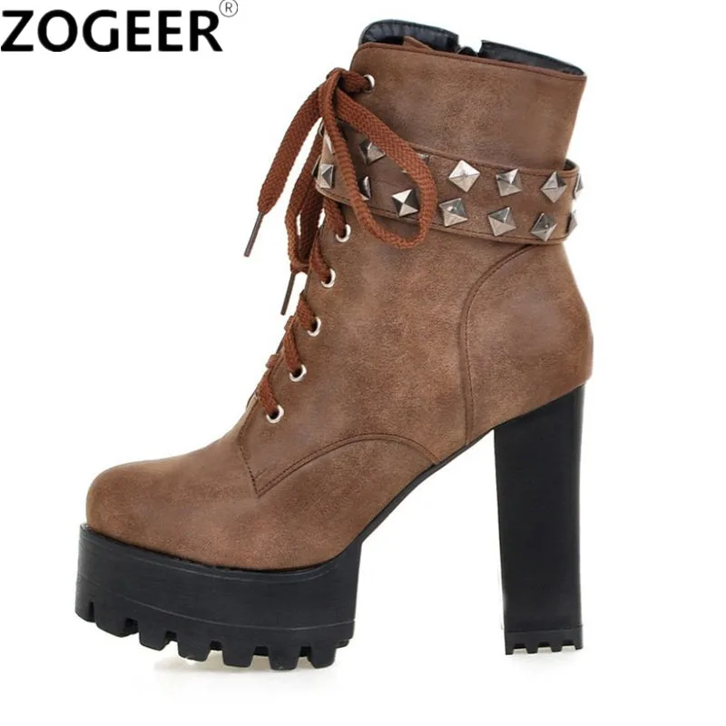 Botines de mujer a la moda, botas de moto de tacón Punk con plataforma, remaches de hebilla sexis, zapatos cortos de cuero PU negro para mujer, talla grande 48