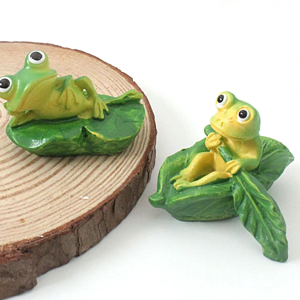 

2 Pcs Frog Ornaments Resin Figurines House Tabletop Decor Mini Sculptures Office Living Room