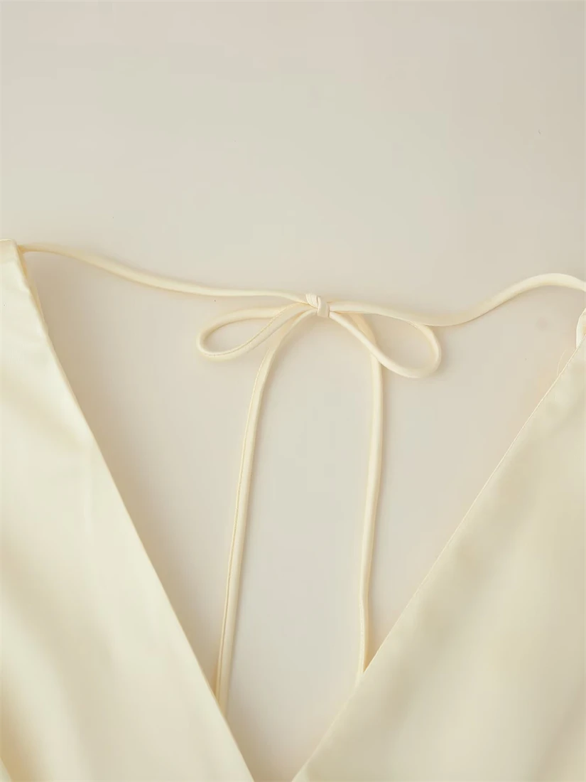 فستان نسائي جديد 2025 من الساتان برقبة على شكل حرف V مزين بالريش فستان أنيق للنساء