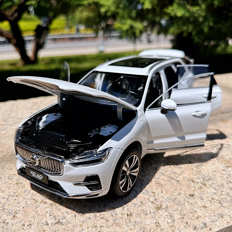 New 1:18 2023 XC60 SUV Alloy Car Model Diecast Metal Vehicles Car Model High Simulation Collection Childrens Toy Gift Decoration