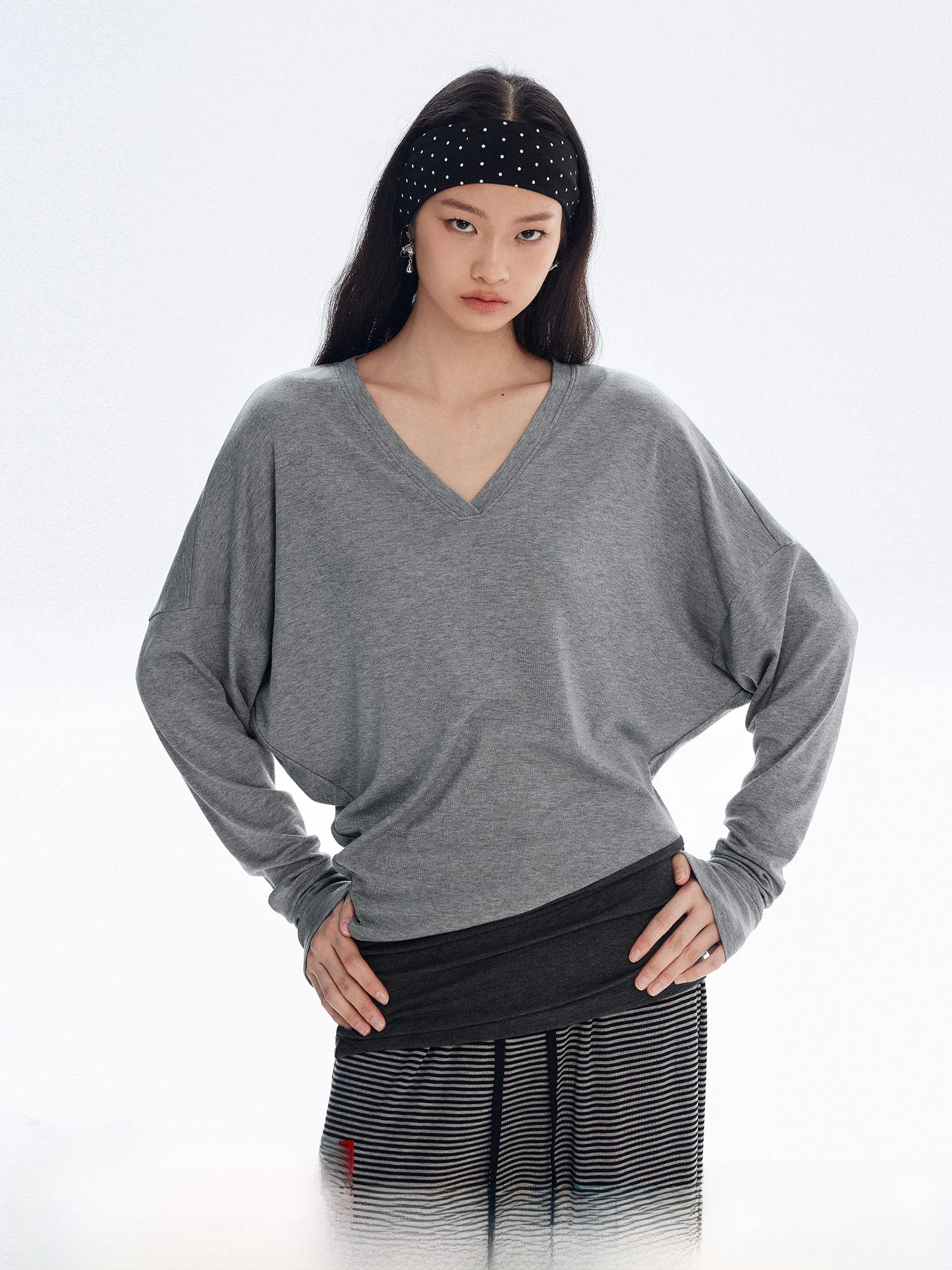 

MOLY CHO Long Sve V-ne Batwing T-irt Relaxed Fit Loose Hem Color Blo Mid-length Casual Sle Ladies Top