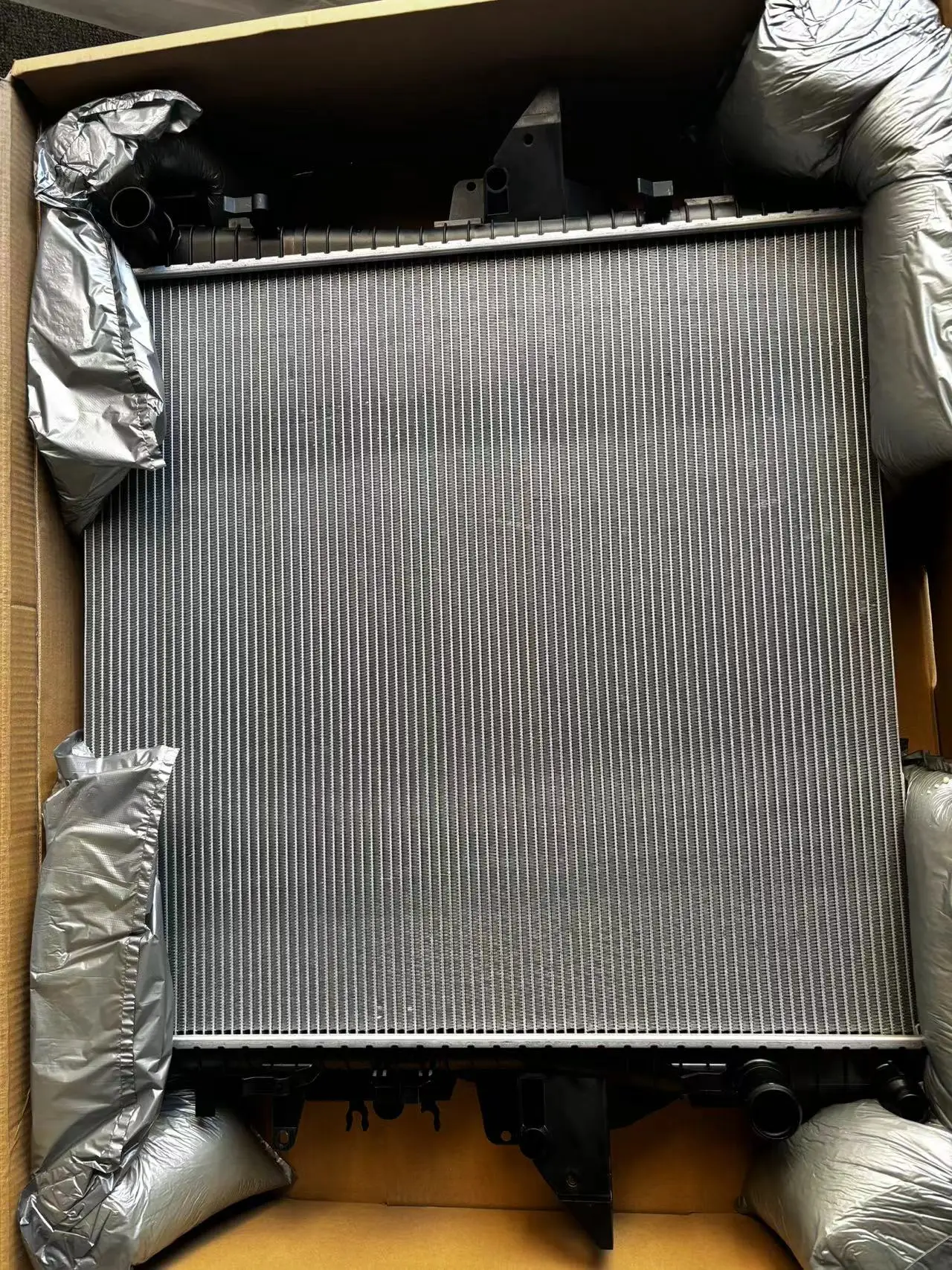 

AUTO CAR RADIATOR FIT FOR LAND ROVER LR4 2010-2016 RANGE ROVER SPORT 2010-2013 LR015560