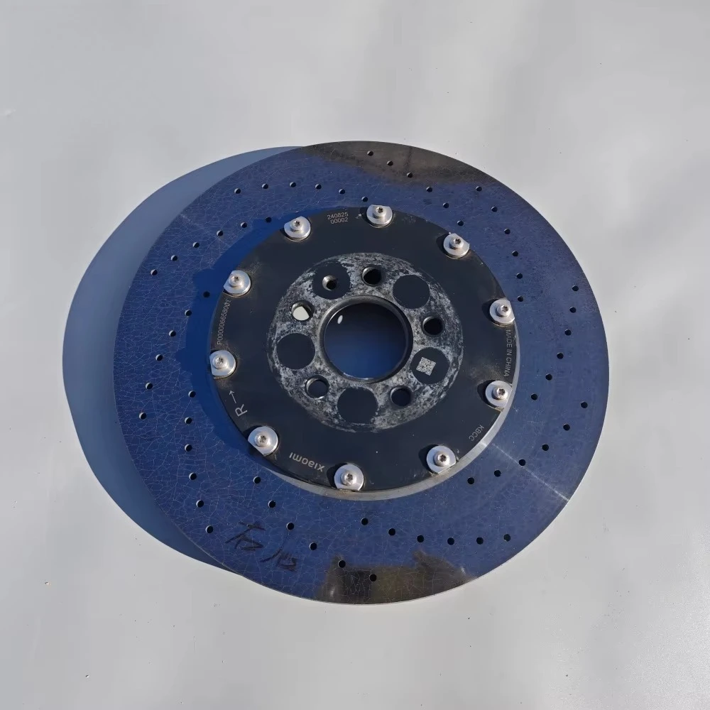 High Quality New Car Carbon Fiber Ceramic Brake Disc P000006658001 for SU7 YU7 with 1 Year Warranty Neutral Packing