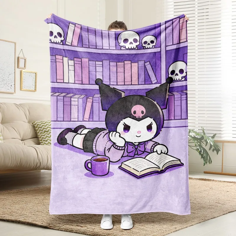 Manta Sanrio Kuromi para Lectura, Acogedora Manta de Forro Polar con Diseño de Estantería Morada y Calaveras, Linda y Suave para Dormitorio o Sala de Estar