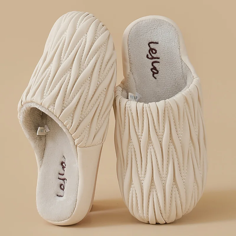 الجملة النعال القطن للنساء الخريف الشتاء داخلي المنزل مطوي زوجين نمط جديد سميكة القاع الدافئة بو الجلود للماء