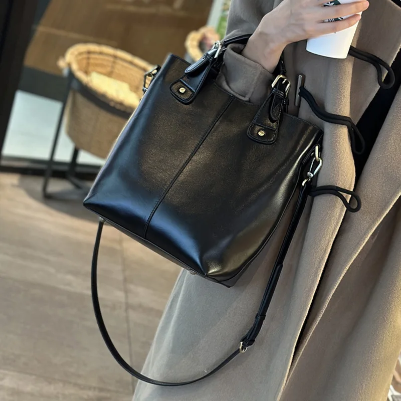 

High End Vintage French Large Capacity Bucket Handbag Luxury Glossy Popular Multi-function Leather Crossbody Bags Leisure Pack