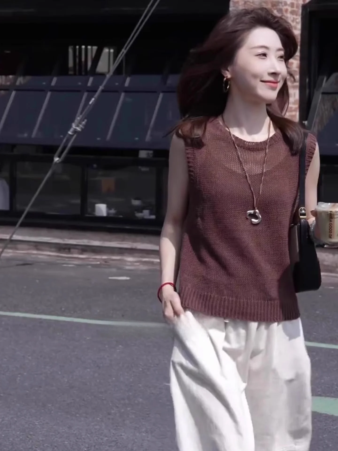 Retro Sle Comfortable Hollow out Knitwear Svel round Ne Vest Faionable Korean Loose Fit Summer Top for Women