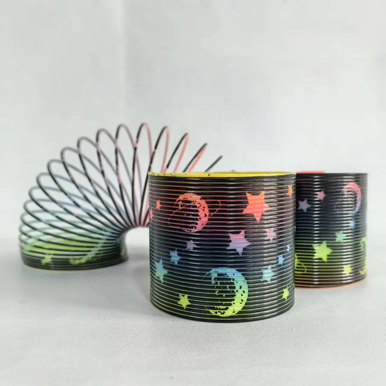 Black Moon & Star Print Rainbow Spring Toy, Stretchable Stacking Toy, Ideal Party Favors & Carnival Prizes for Kids
