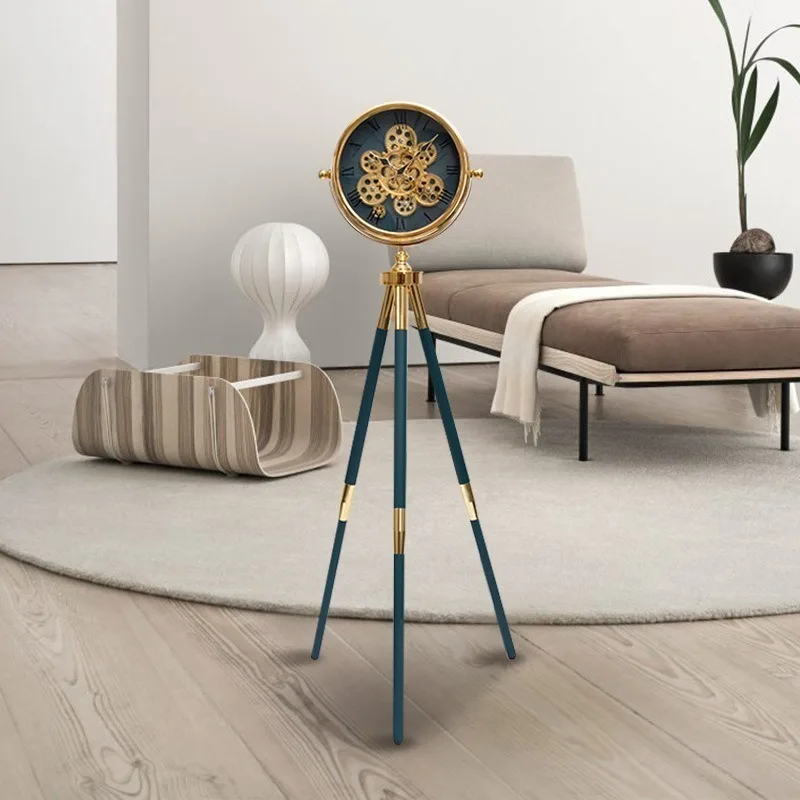 Nordic Creative Silent Desk Clocks Luxury Triangle Bedroom Living Room Table Clocks Metal Frame Hollow Gear Fashion Home Decor