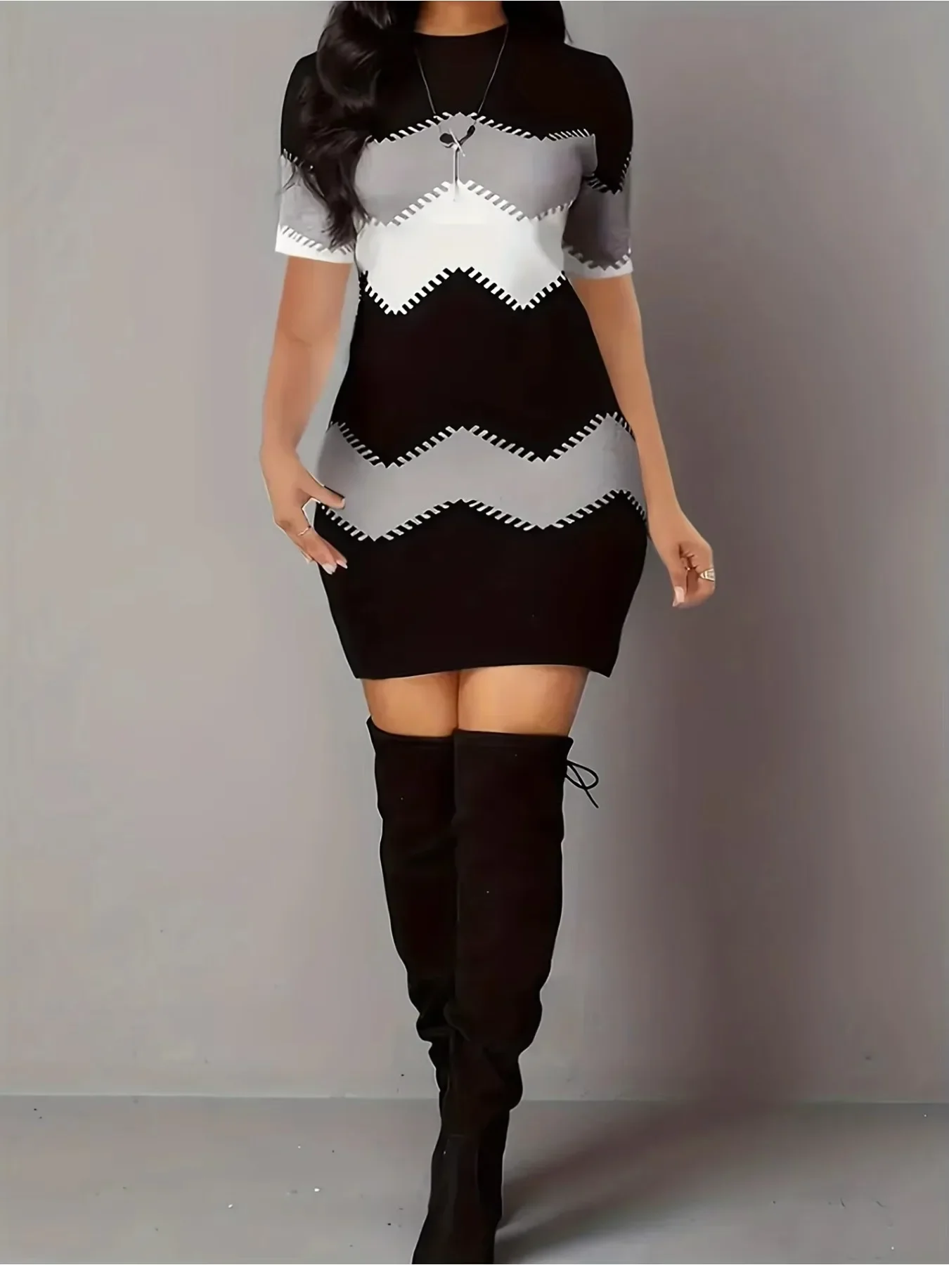 Plus Size Women Geometric Chevron Print Mini Dress, Short Sleeve Round Neck Bodycon Slim Party Dress