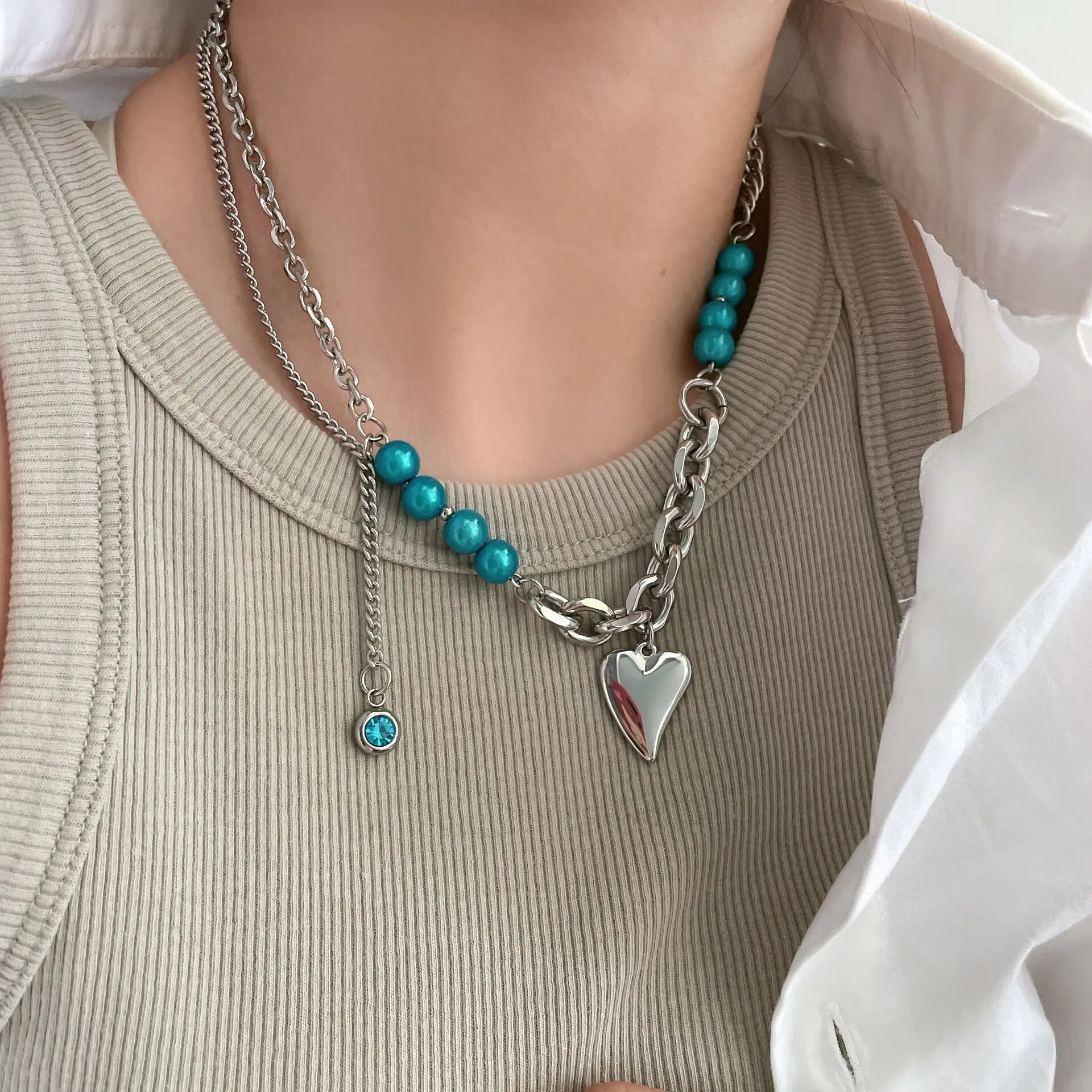 2022 new blue reflective pearl necklace female tide INS sweet cool spice girl disco clavicle personality love pendant