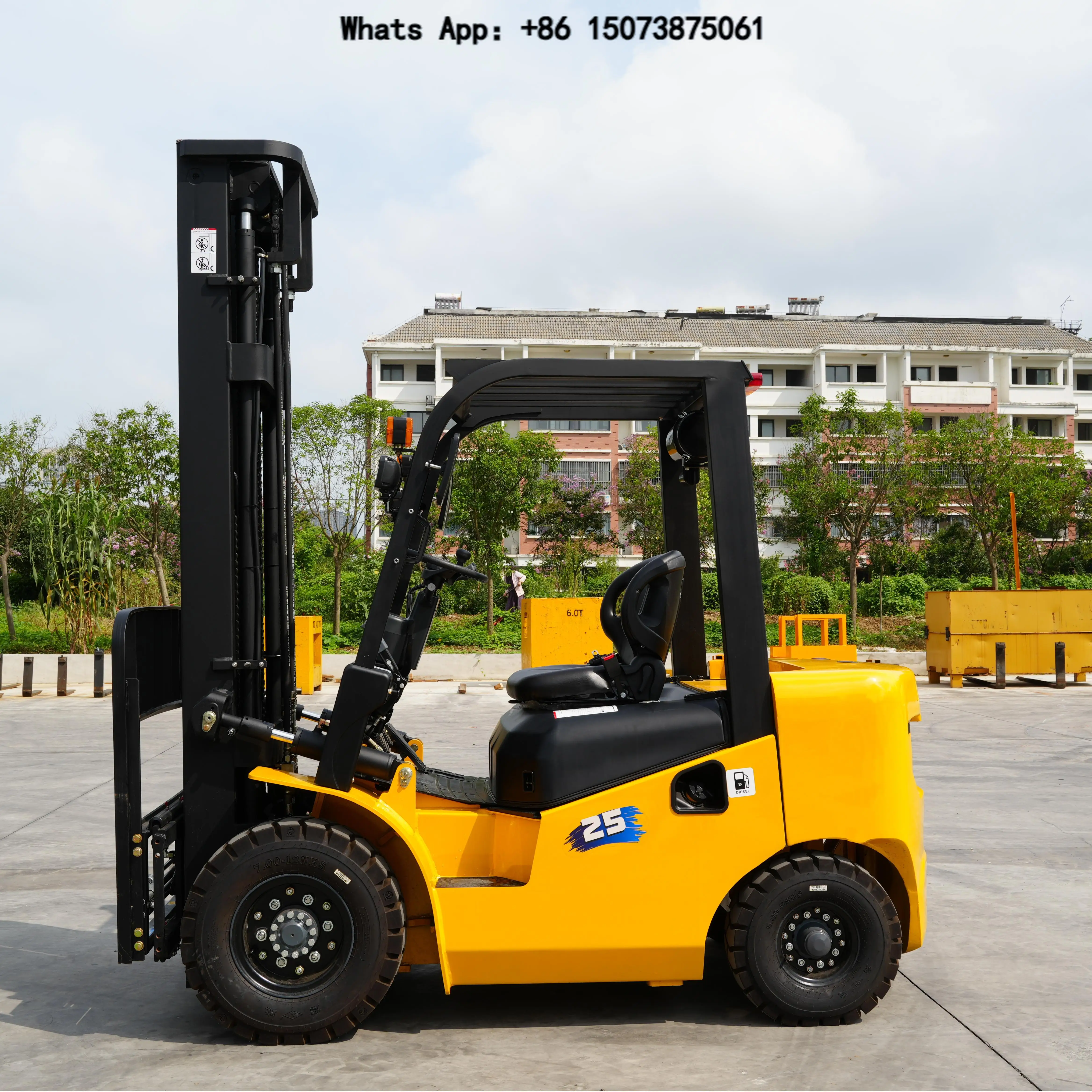 Electric forklift 2 tons lithium-ion battery four-wheel warehouse heavy-duty stable balance forklift