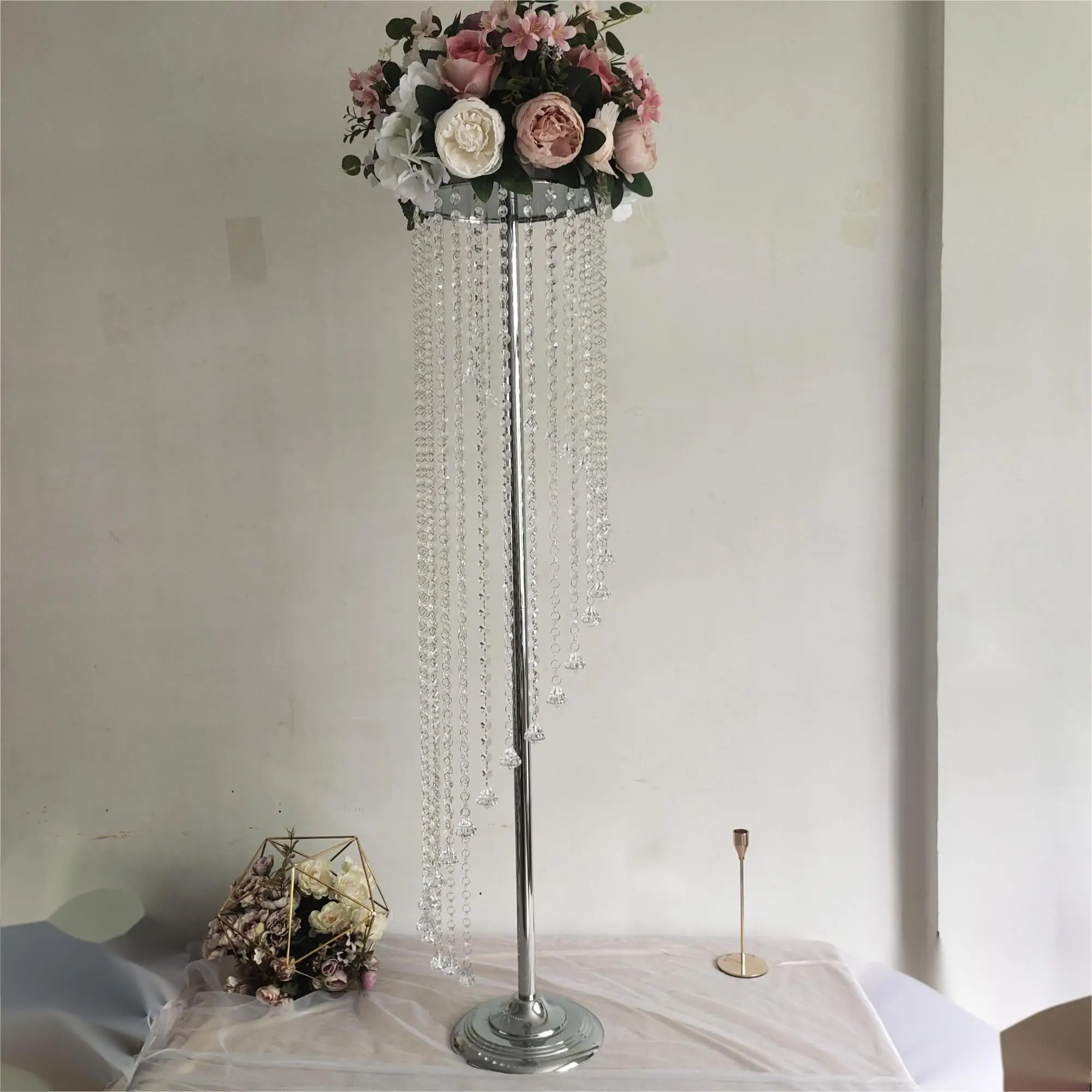 Electroplated Metal Flower Stand Table Center Decoration With Spiral Crystal Chains Wedding Decor European Ornamental Vase