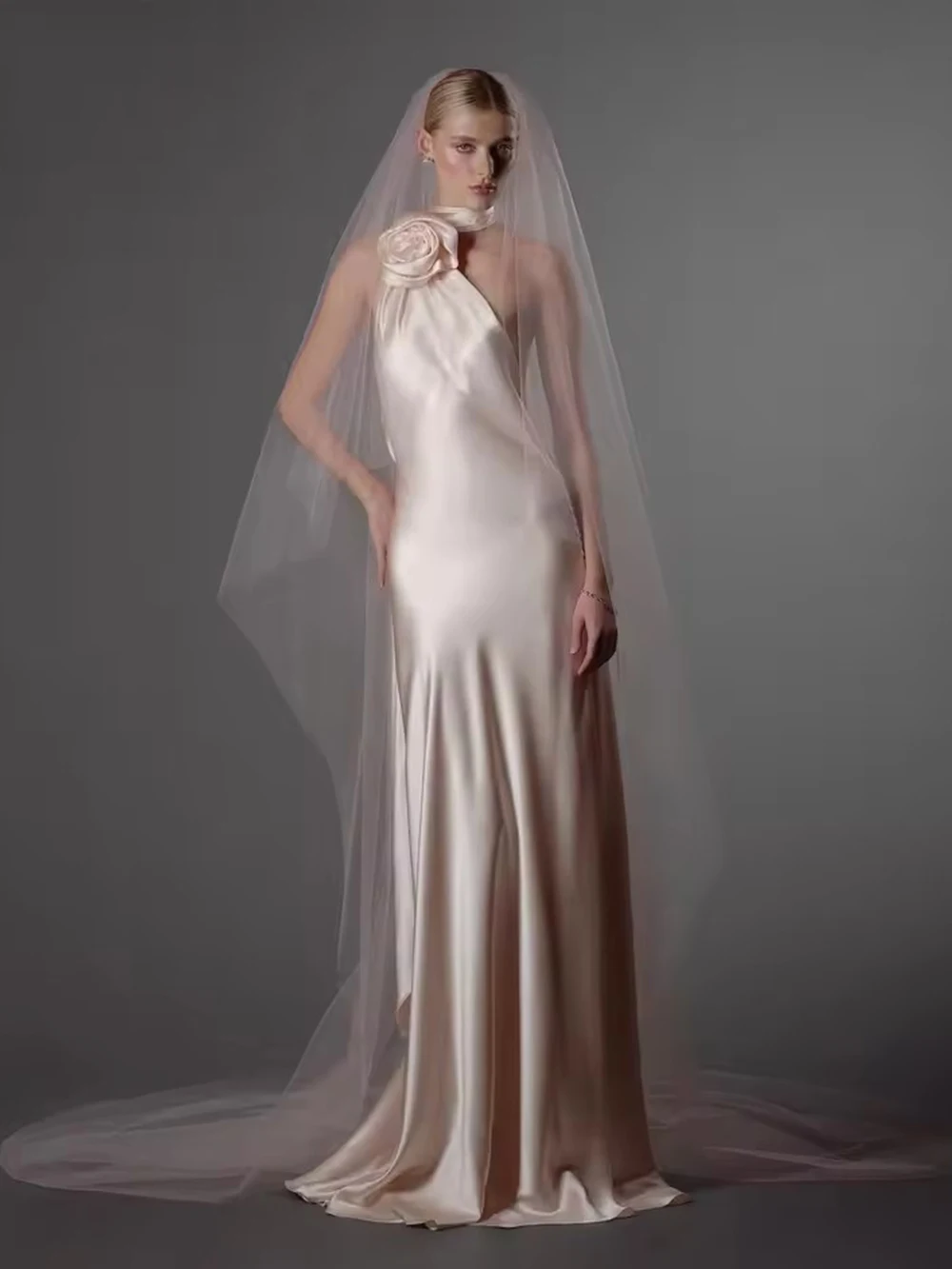 Modphy エレガントな女性のフラワーリボンロングサテンパーティードレスホルターバックレス女性ドレス 2025 夏の女性固体イブニングドレス